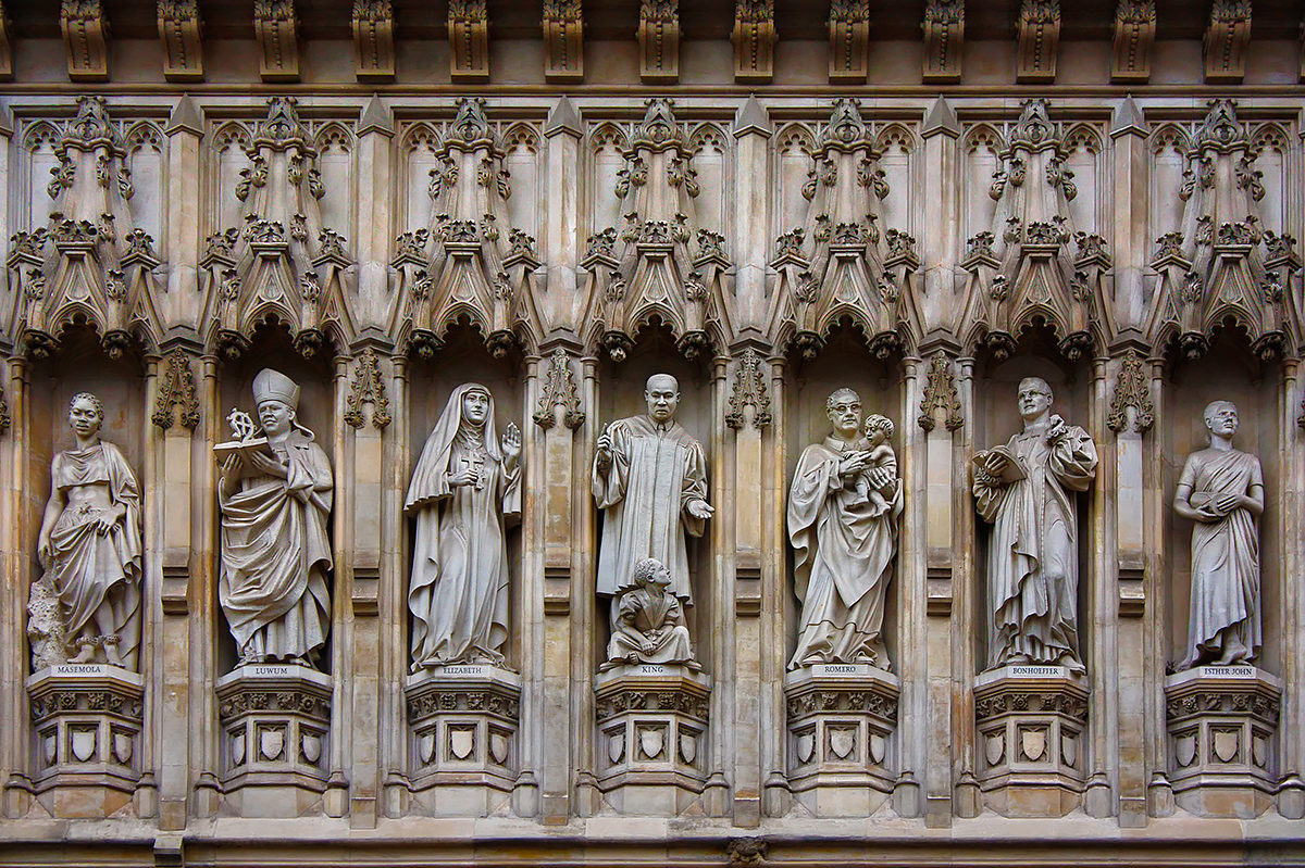 Лики святых на фасаде Вестминстерского аббатства